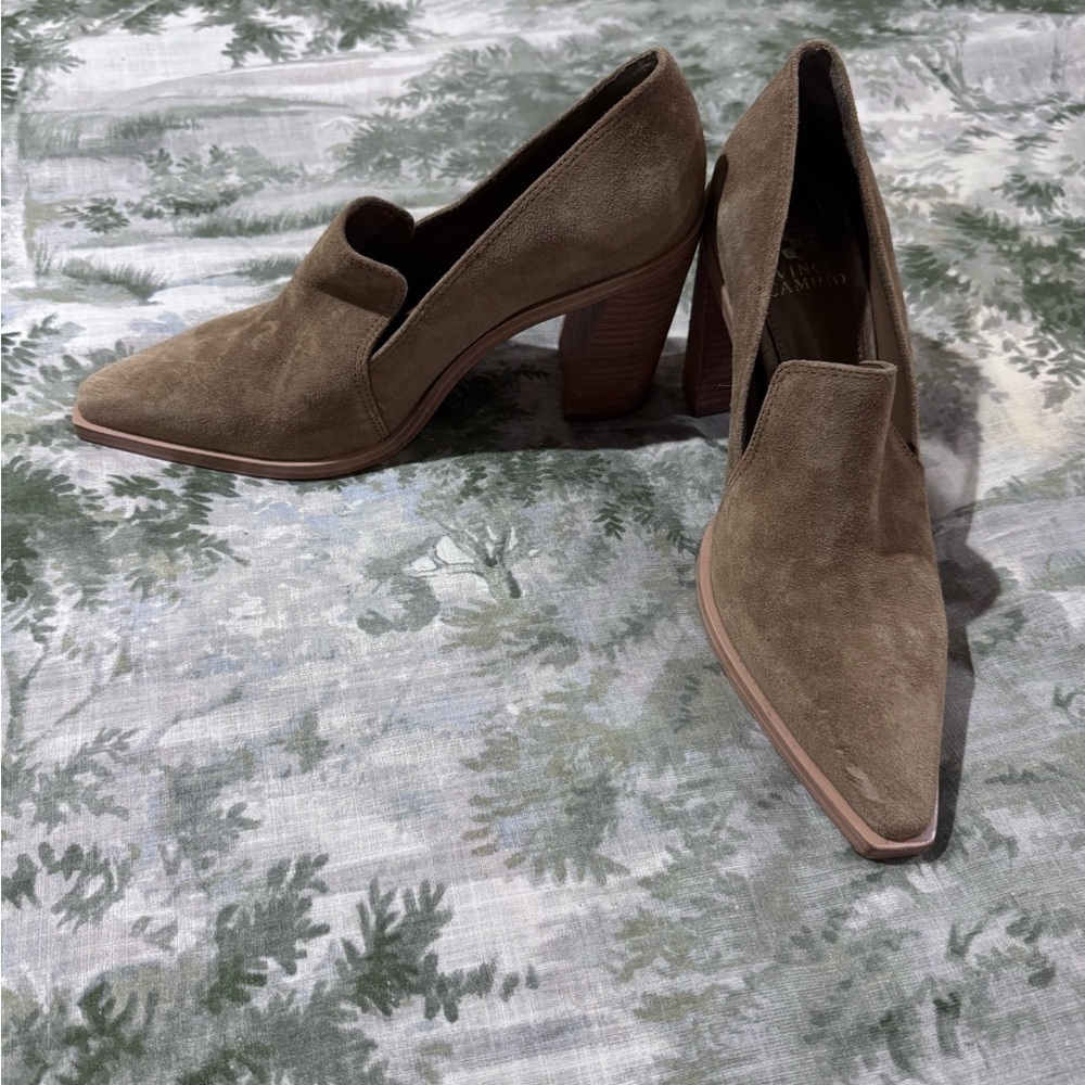 Vince Camuto Tan Heeled shoes with Suede Finish